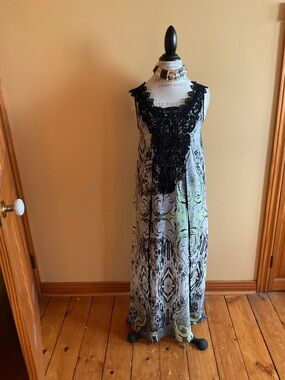 Dex Sleeveless Maxi Dress with Black Embroidered Detail XS